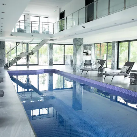 Bed & Breakfast With Pool Access And Breakfast Included Near Airport Beauvais