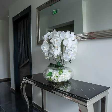 With Pool Access And Breakfast Included Near Airport Bed & Breakfast Beauvais