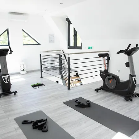 Bed & Breakfast With Pool Access And Breakfast Included Near Airport Beauvais