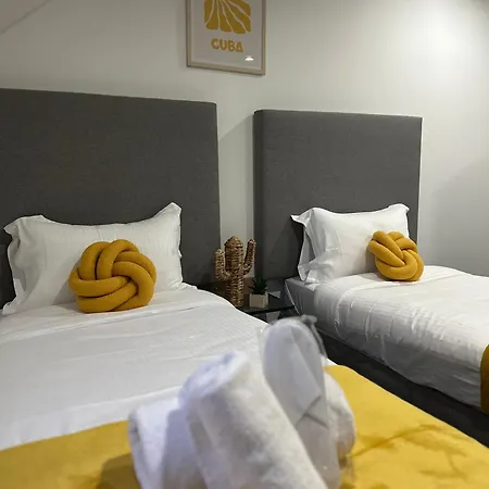 With Pool Access And Breakfast Included Near Airport * Beauvais