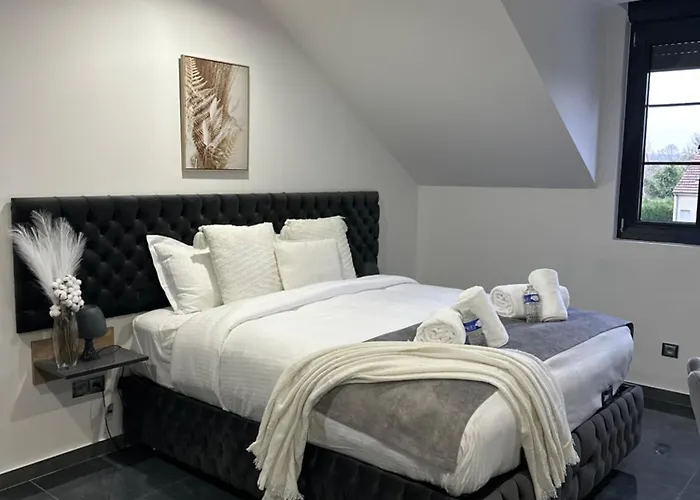 Domaine De Bracheux & Pres De